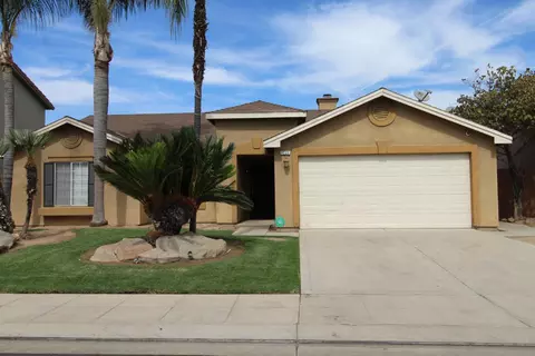 5233 E Harvest Ln E, Fresno, CA 93725