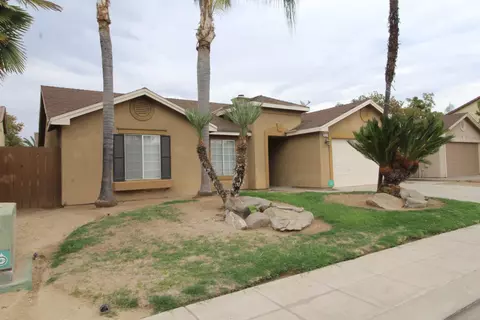5233 E Harvest Ln E, Fresno, CA 93725