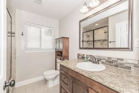 Bath - 611 San Gabriel Ave, Clovis, CA 93612 photo 4 of 6