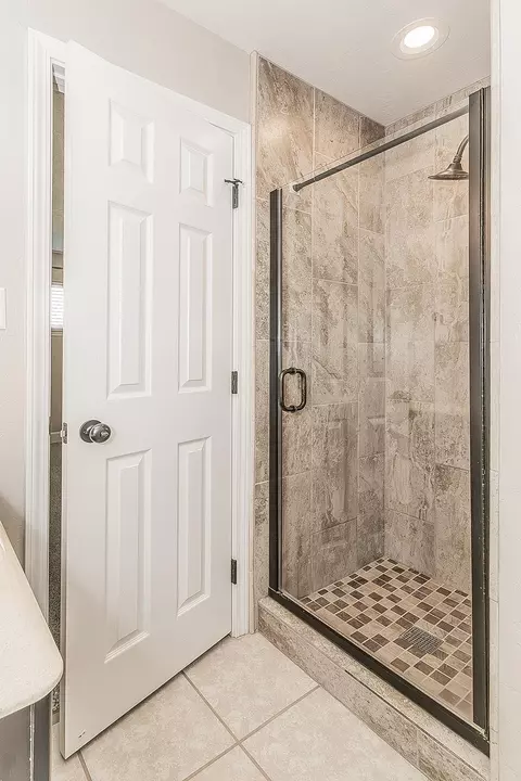 Bath - 611 San Gabriel Ave, Clovis, CA 93612 photo 3 of 6