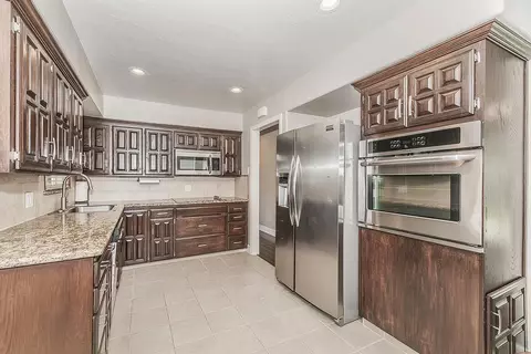 Kitchen - 611 San Gabriel Ave, Clovis, CA 93612 photo 2 of 3