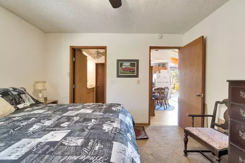 Bedroom - 11801 N Mckelvy Ave, Clovis, CA 93619 photo 8 of 8