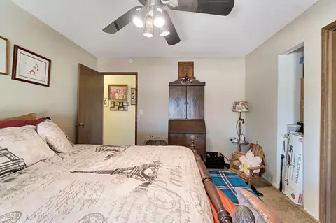 Bedroom - 11801 N Mckelvy Ave, Clovis, CA 93619 photo 5 of 8
