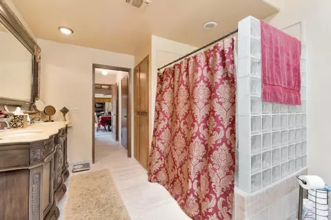 Bath - 11801 N Mckelvy Ave, Clovis, CA 93619 photo 2 of 4