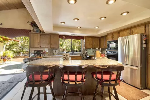 Kitchen - 11801 N Mckelvy Ave, Clovis, CA 93619 photo 4 of 5