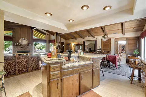 Kitchen - 11801 N Mckelvy Ave, Clovis, CA 93619 photo 2 of 5