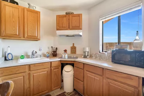 Kitchen - 11801 N Mckelvy Ave, Clovis, CA 93619 photo 5 of 5