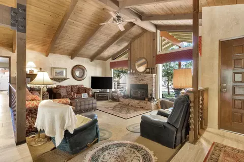 Living - 11801 N Mckelvy Ave, Clovis, CA 93619 photo 2 of 8