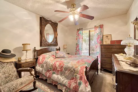 Bedroom - 11801 N Mckelvy Ave, Clovis, CA 93619 photo 3 of 8