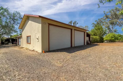 Exterior - 11801 N Mckelvy Ave, Clovis, CA 93619 photo 8 of 13