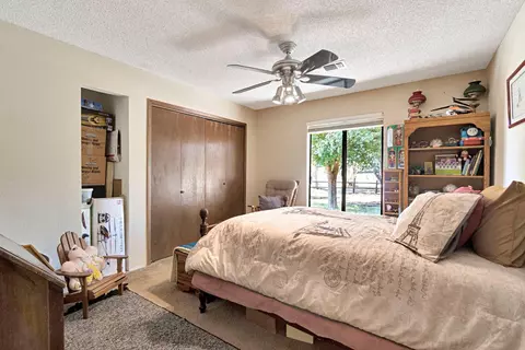 Bedroom - 11801 N Mckelvy Ave, Clovis, CA 93619 photo 4 of 8