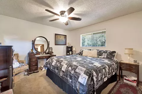 Bedroom - 11801 N Mckelvy Ave, Clovis, CA 93619 photo 7 of 8