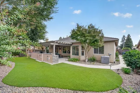 Exterior - 2551 Magill Ave, Clovis, CA 93611 photo 7 of 8