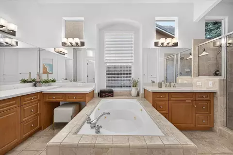 Bath - 2551 Magill Ave, Clovis, CA 93611 photo 6 of 6