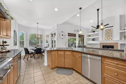 Kitchen - 2551 Magill Ave, Clovis, CA 93611 photo 3 of 7