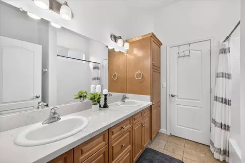 Bath - 2551 Magill Ave, Clovis, CA 93611 photo 3 of 6