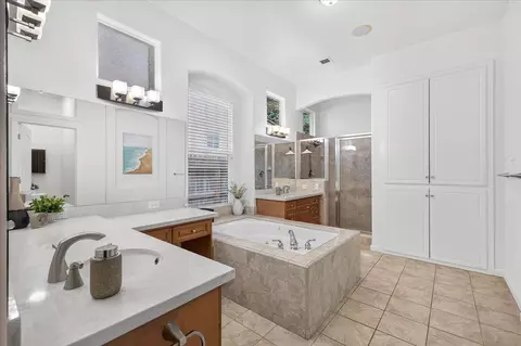 Bath - 2551 Magill Ave, Clovis, CA 93611 photo 5 of 6