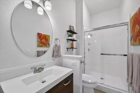 Bath - 2551 Magill Ave, Clovis, CA 93611 photo 2 of 6