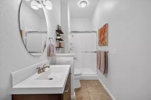 Bath - 2551 Magill Ave, Clovis, CA 93611 photo 1 of 6