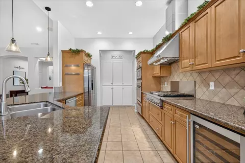 Kitchen - 2551 Magill Ave, Clovis, CA 93611 photo 5 of 7