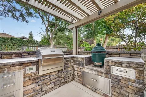 Kitchen - 2551 Magill Ave, Clovis, CA 93611 photo 7 of 7