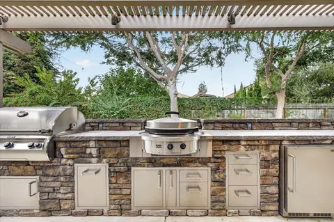 Kitchen - 2551 Magill Ave, Clovis, CA 93611 photo 6 of 7