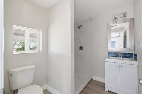 Bath - 19474 Avenue 22 #1-2, Chowchilla, CA 93610 photo 2 of 4