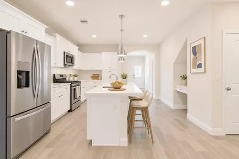 Entry Way - 2715 Las Rosas Ave, Clovis, CA 93619 photo 1 of 5