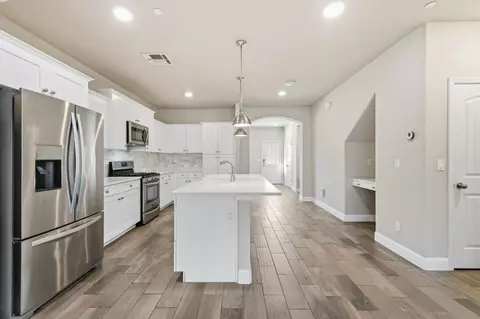 Kitchen - 2715 Las Rosas Ave, Clovis, CA 93619 photo 2 of 2
