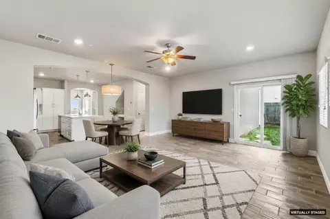 Living - 2715 Las Rosas Ave, Clovis, CA 93619 photo 1 of 4