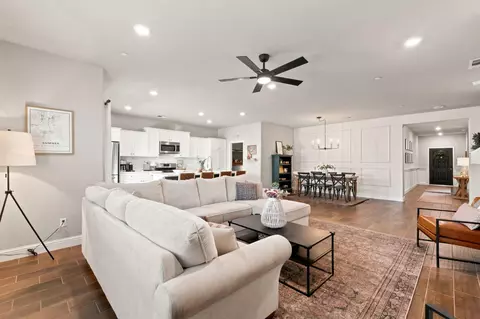 Living - 4035 San Gabriel, Clovis, CA 93619 photo 3 of 4