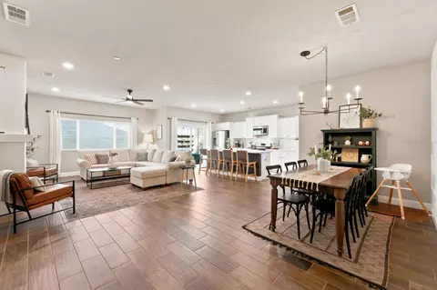 Dining - 4035 San Gabriel, Clovis, CA 93619 photo 2 of 3