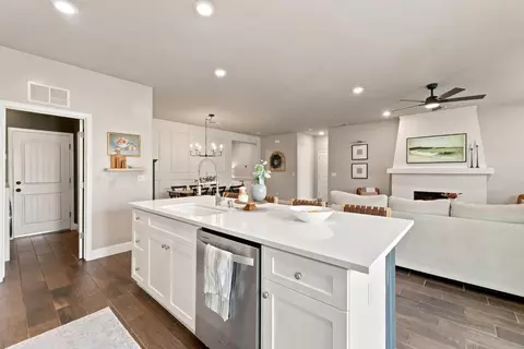 Kitchen - 4035 San Gabriel, Clovis, CA 93619 photo 2 of 4