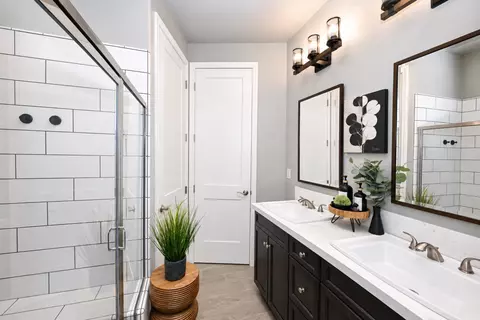 Bath - 2826 Robinwood Ave, Clovis, CA 93611 photo 1 of 5