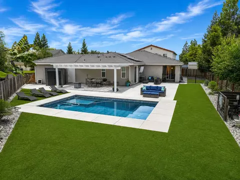 Exterior - 2826 Robinwood Ave, Clovis, CA 93611 photo 4 of 10