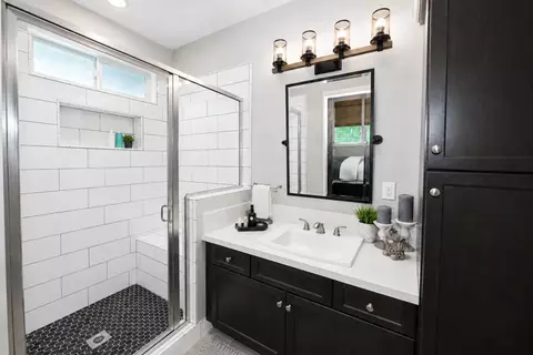 Bath - 2826 Robinwood Ave, Clovis, CA 93611 photo 2 of 5