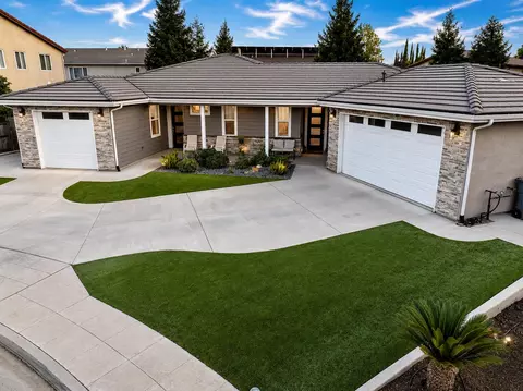 Exterior - 2826 Robinwood Ave, Clovis, CA 93611 photo 2 of 10