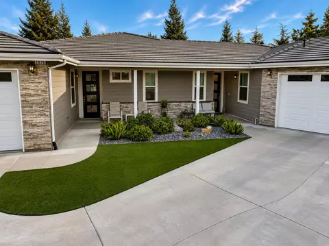 Exterior - 2826 Robinwood Ave, Clovis, CA 93611 photo 3 of 10
