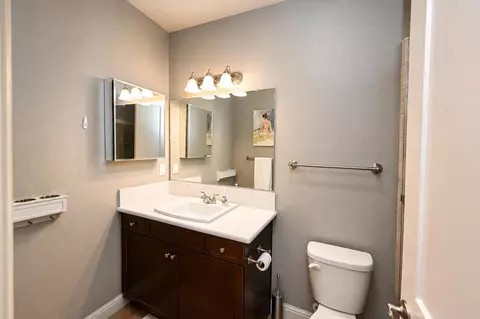 Bath - 2826 Robinwood Ave, Clovis, CA 93611 photo 4 of 5