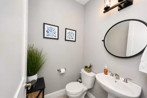 Bath - 2826 Robinwood Ave, Clovis, CA 93611 photo 3 of 5
