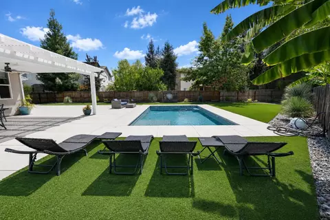 Exterior - 2826 Robinwood Ave, Clovis, CA 93611 photo 5 of 10