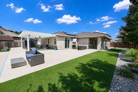 Exterior - 2826 Robinwood Ave, Clovis, CA 93611 photo 9 of 10