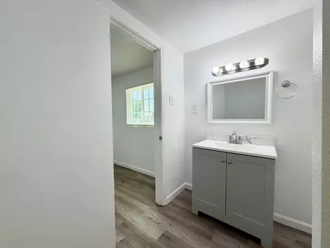 Bath - 25706 Ellis St, Madera, CA 93638 photo 4 of 4