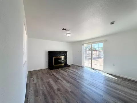 Living - 25706 Ellis St, Madera, CA 93638 photo 1 of 2
