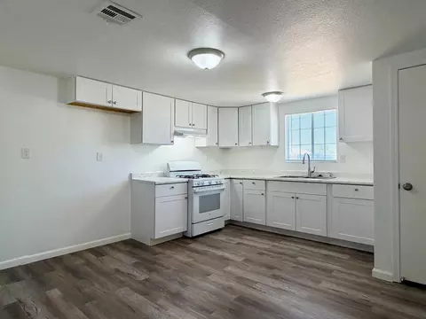 Kitchen - 25706 Ellis St, Madera, CA 93638 photo 2 of 2