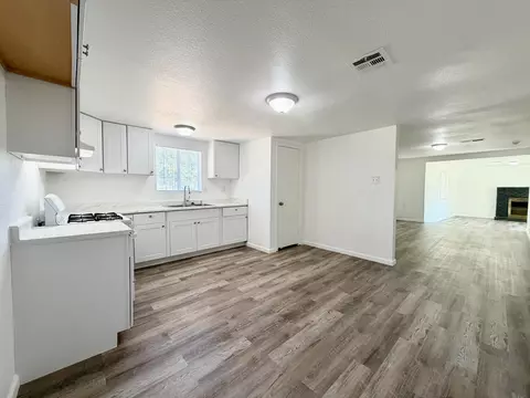 Kitchen - 25706 Ellis St, Madera, CA 93638 photo 1 of 2