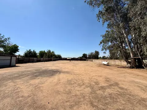 Exterior - 25706 Ellis St, Madera, CA 93638 photo 5 of 6