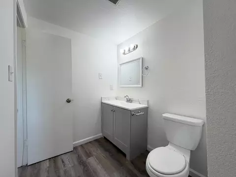 Bath - 25706 Ellis St, Madera, CA 93638 photo 1 of 4