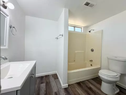 Bath - 25706 Ellis St, Madera, CA 93638 photo 3 of 4