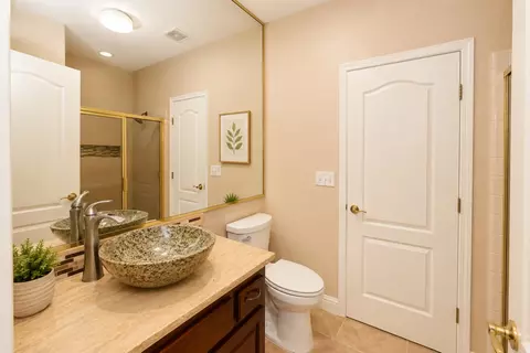 Bath - 1650 Emerald Ave, Fresno, CA 93720 photo 1 of 5